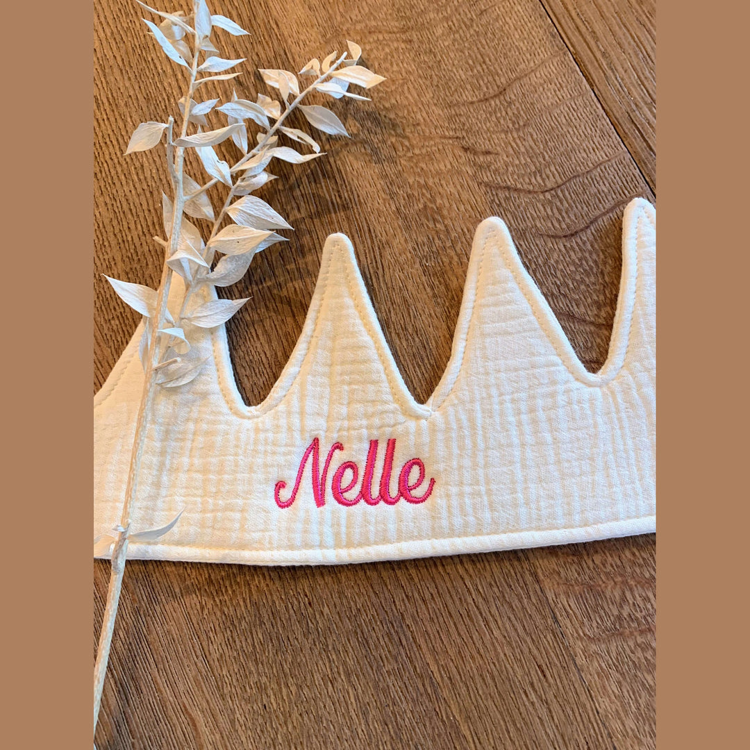 slingers - vlaggenlijn - geboorte - Jollein - Caro B Handmade - winkel en webshop - Peizegem - Merchtem - Buggenhout - borduurstudio - geborduurd met naam - borduren - cadeau's - kraamcadeau - verjaardagskroon - kroon - herbruikbaar