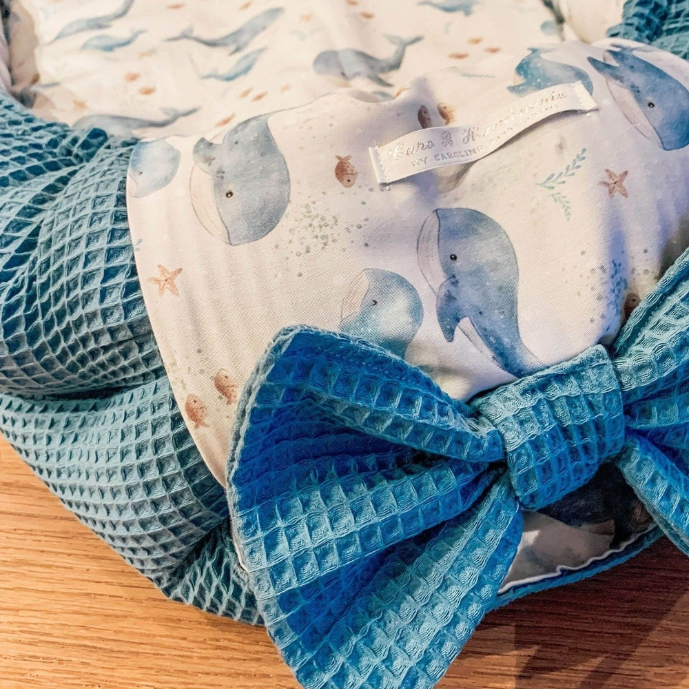 Babynest - Handgemaakte & geborduurd babynestje - Eigen prints - Caro B Handmade