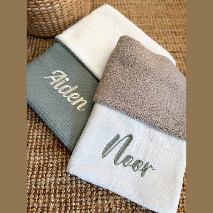 Babydeken in teddy & wafelstof - Handgemaakt & geborduurd - Zelf samen te stellen Caro B Handmade