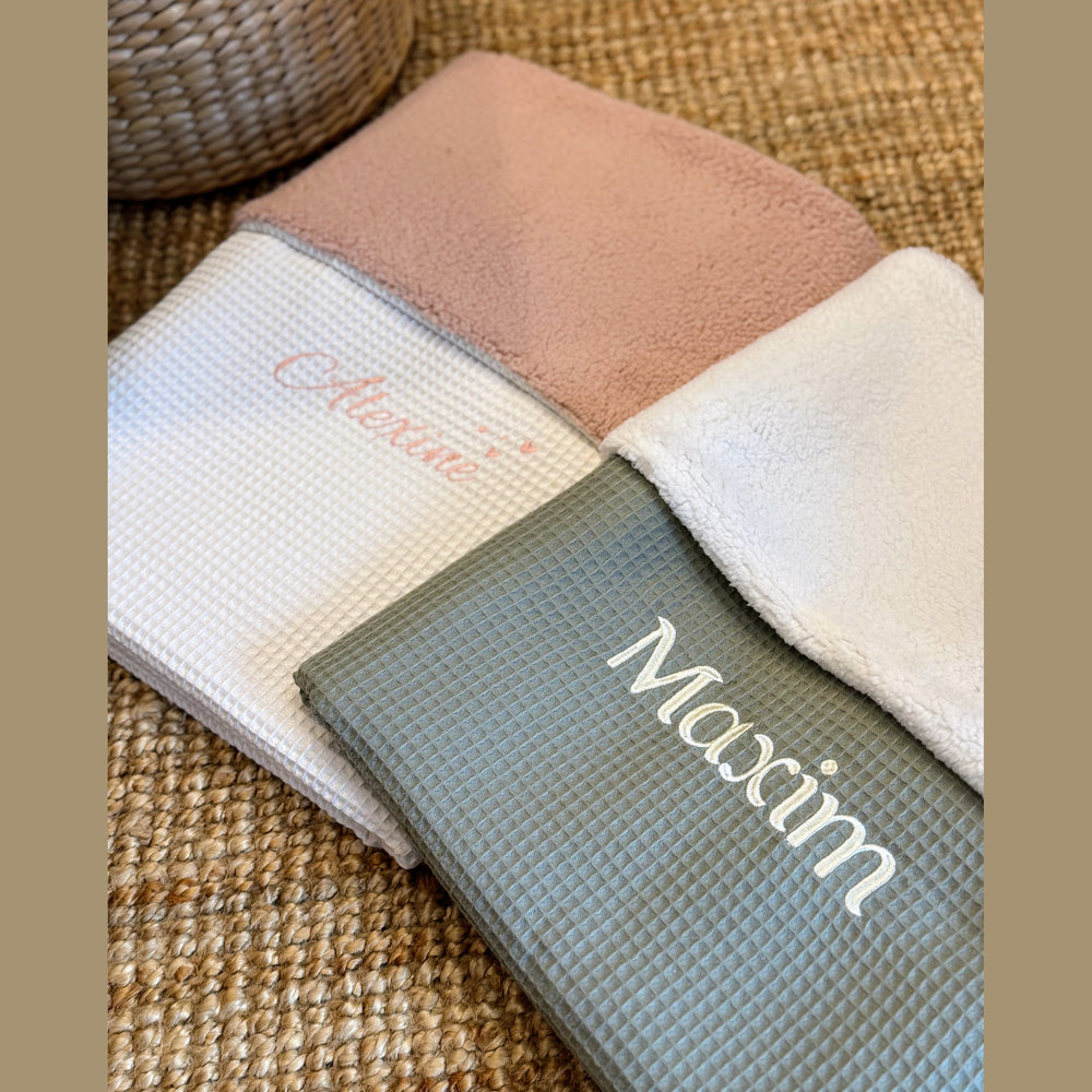 Babydeken in teddy & wafelstof - Handgemaakt & geborduurd - Zelf samen te stellen Caro B Handmade