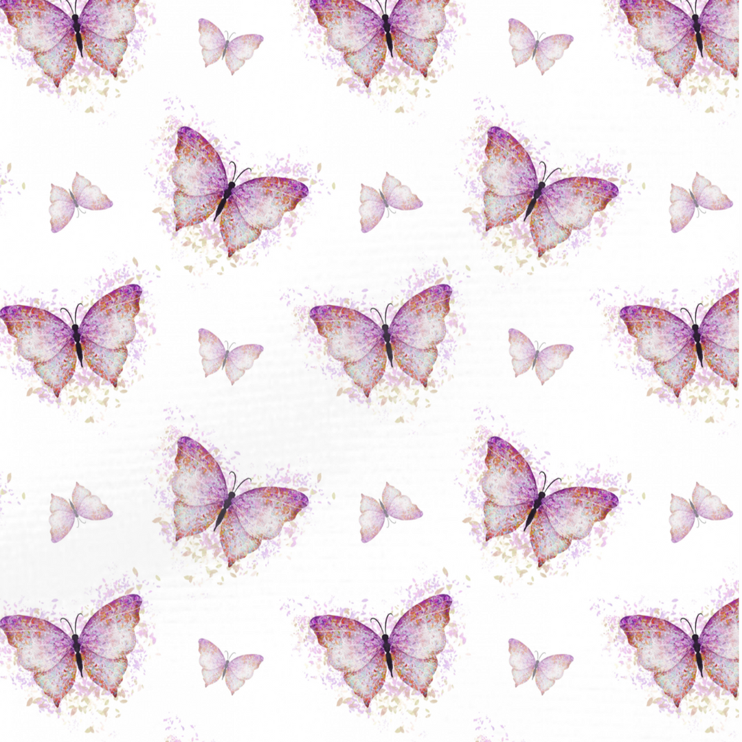 Witte stofprint met grote en kleine vlinders in paarse en roze tinten.