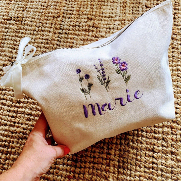 Toilettas met naam - Moederdag - Geborduurd & gepersonaliseerd - Caro B Handmade