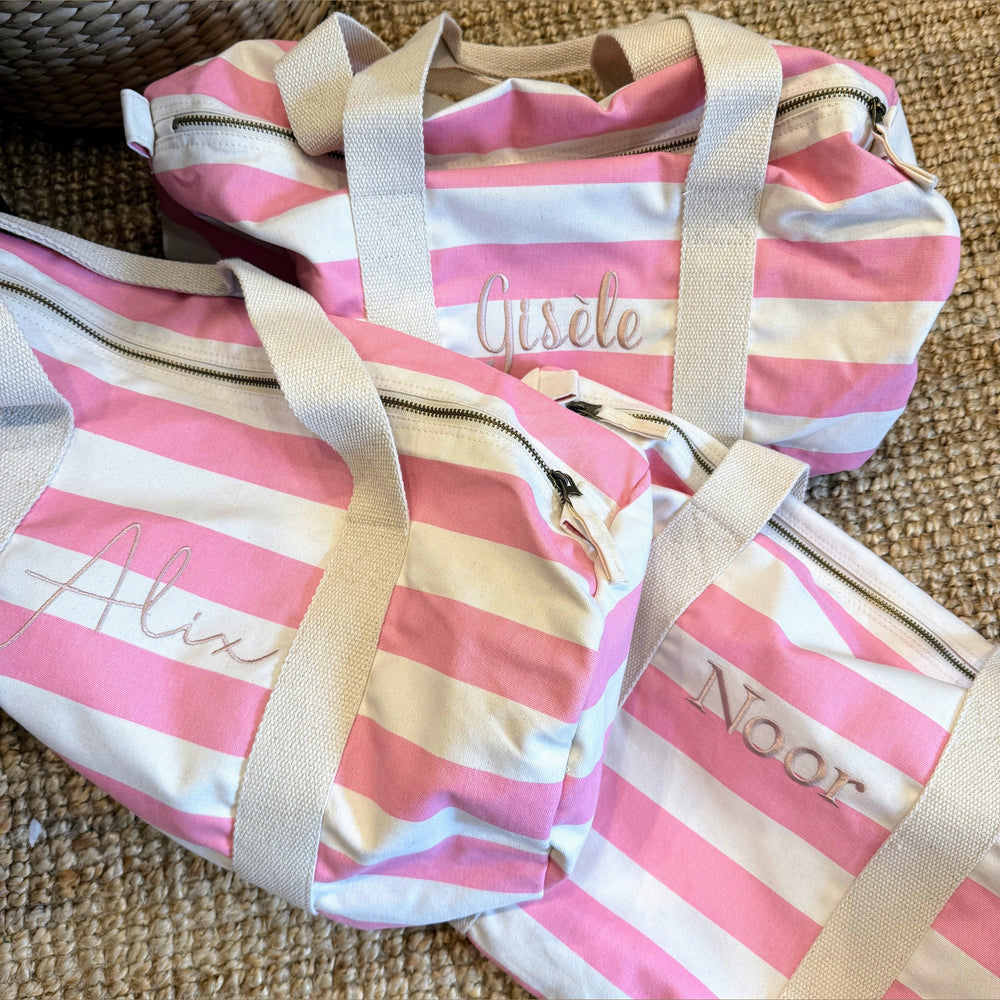 Gepersonaliseerde & gestreepte logeertas met naam – Caro B Handmade Caro B Make It Yours