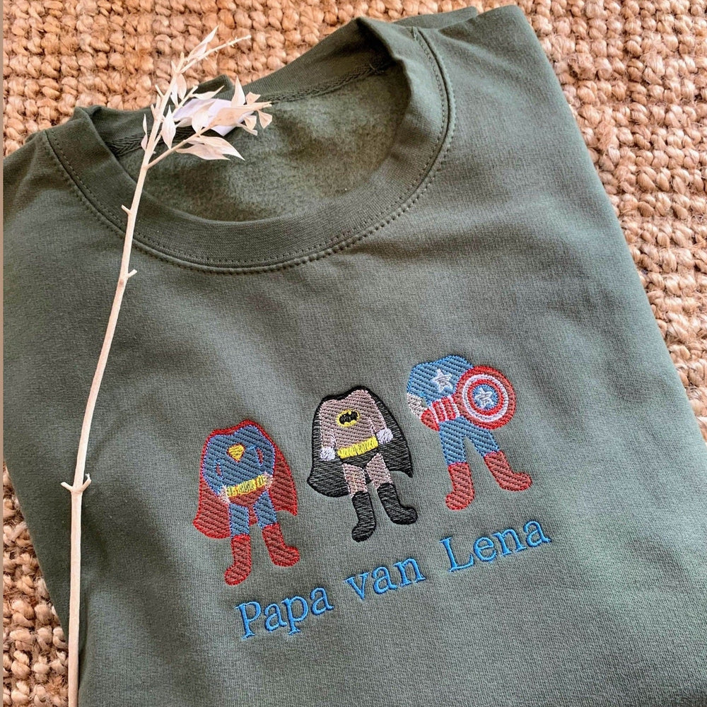 Gepersonaliseerde Hero Sweater – Uniek Cadeau voor Jouw Held Papa/Peter - Caro B Handmade