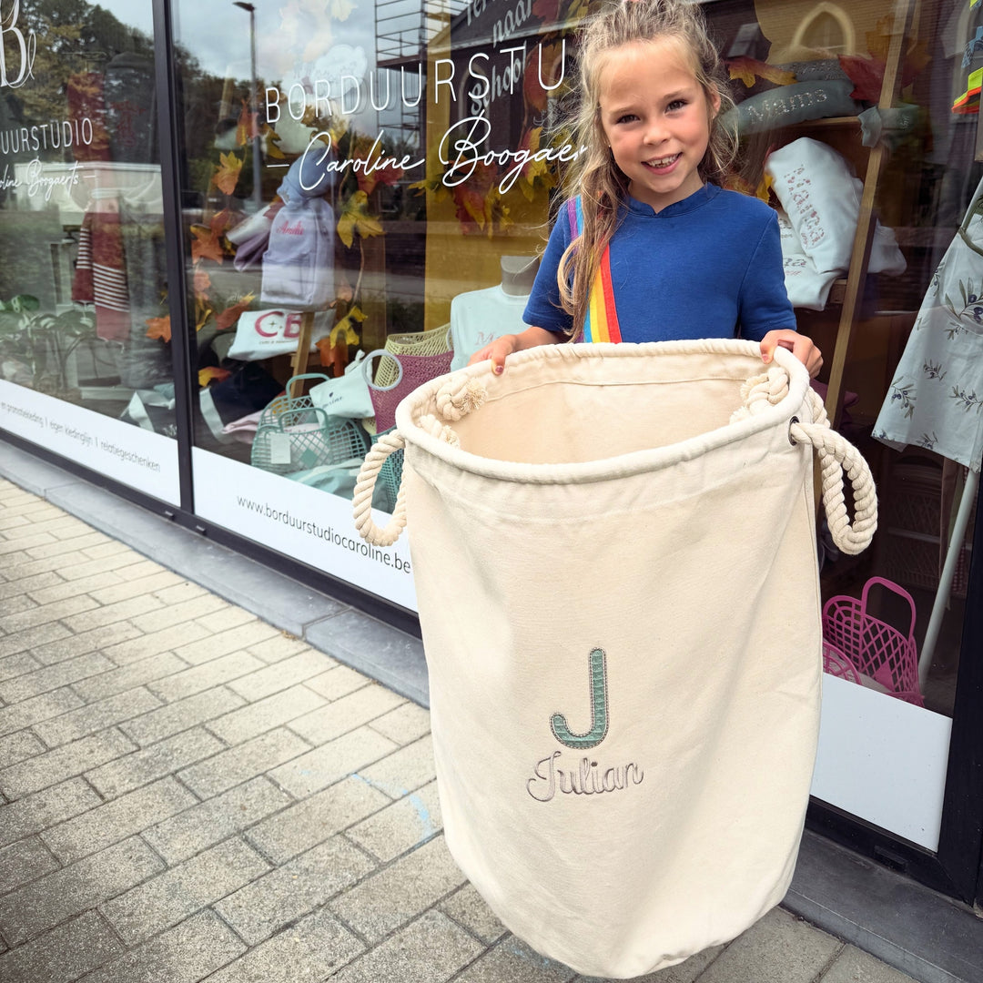 speelgoedmand met naam - opbergers - borduren - Caro B Handmade