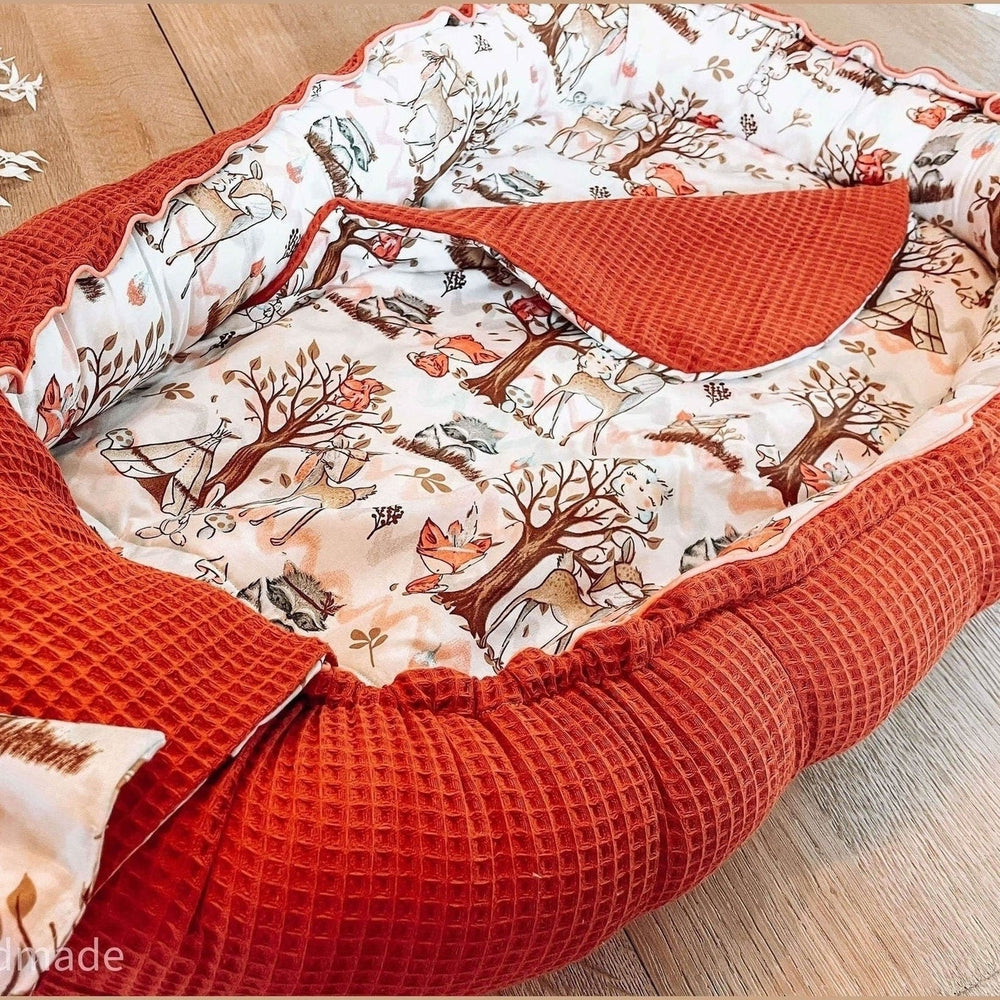 Babynest - Handgemaakte & geborduurd babynestje - Eigen prints - Caro B Handmade