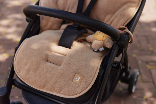 Inlegger voor buggy - comfort tijdens de zomermaanden of winter - geborduurd met naam - babywebshop en borduurstudio Caroline Merchtem 