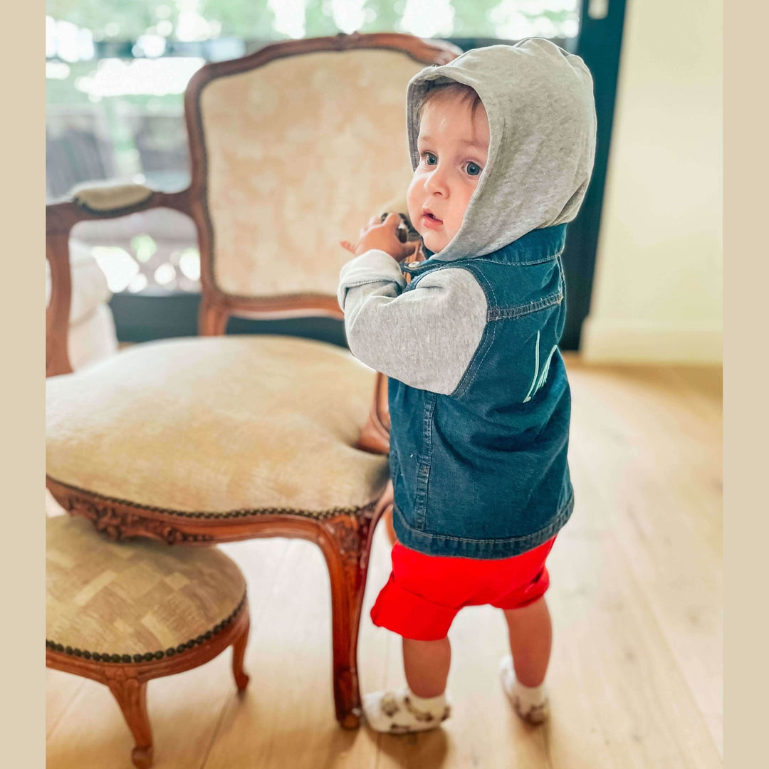 Jeansvest met fleece & kap - Geborduurd met naam - Denin - Caro B Handmade