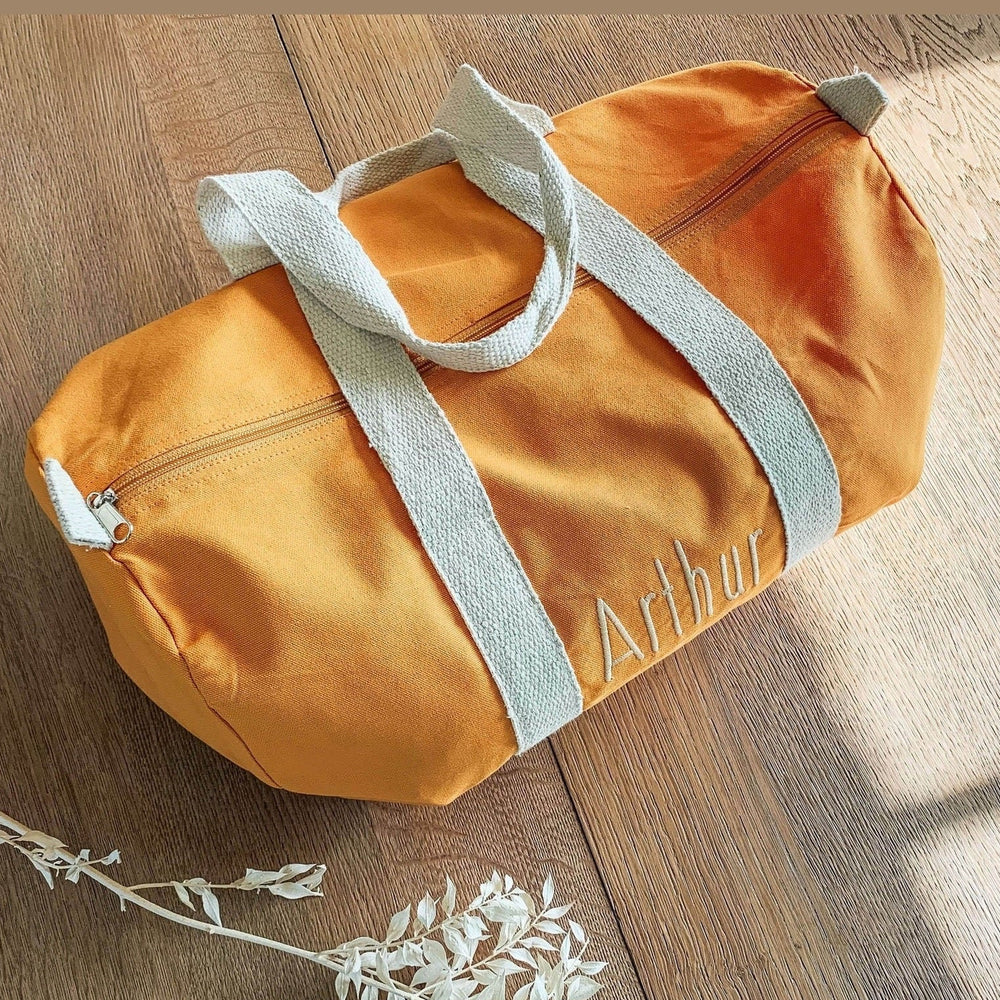 Sporttas - Reistas - Logeertas - Kinderen - Geborduurd met Naam | Oker - Caro B Handmade